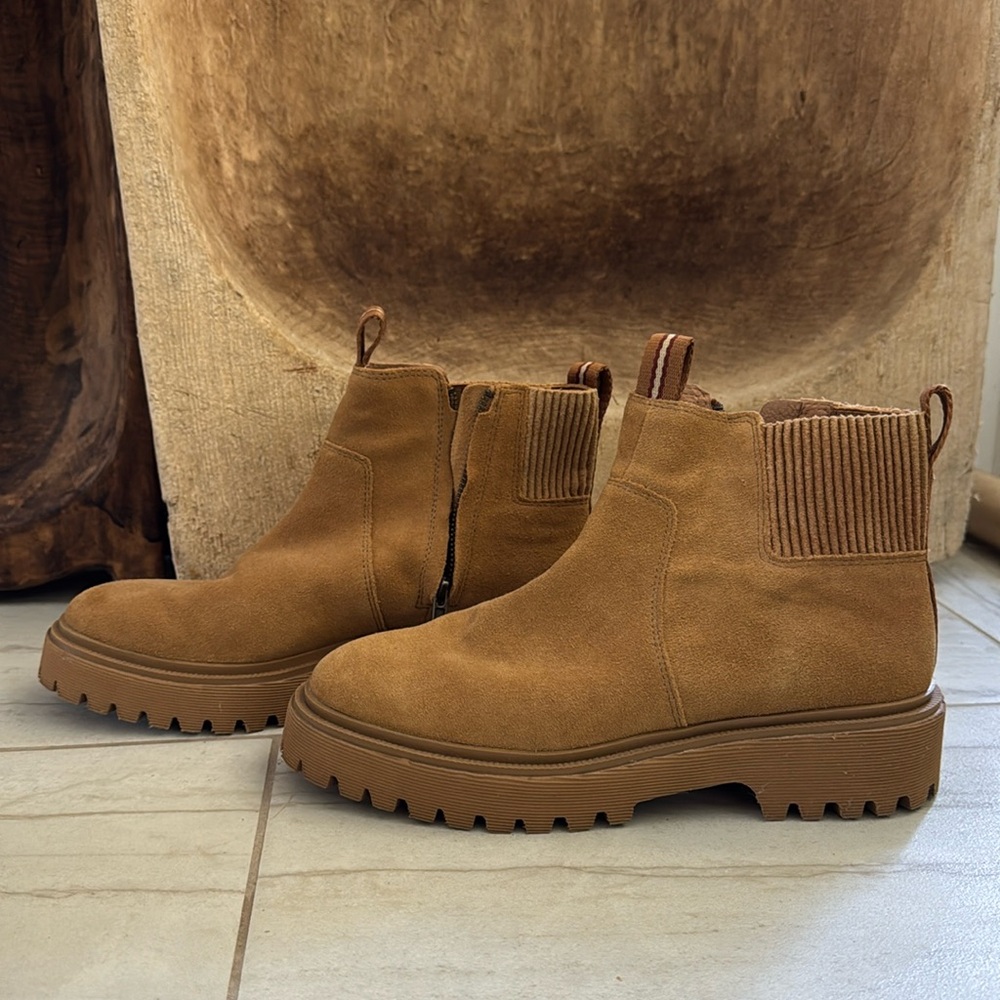 The Henry Lugsole Boot in Suede